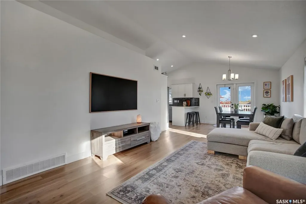 655 Kolynchuk Court Saskatoon SK S7T 0W2