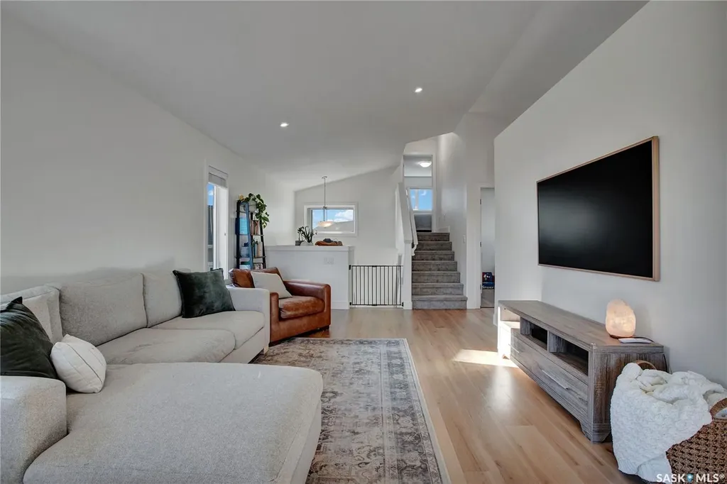 655 Kolynchuk Court Saskatoon SK S7T 0W2