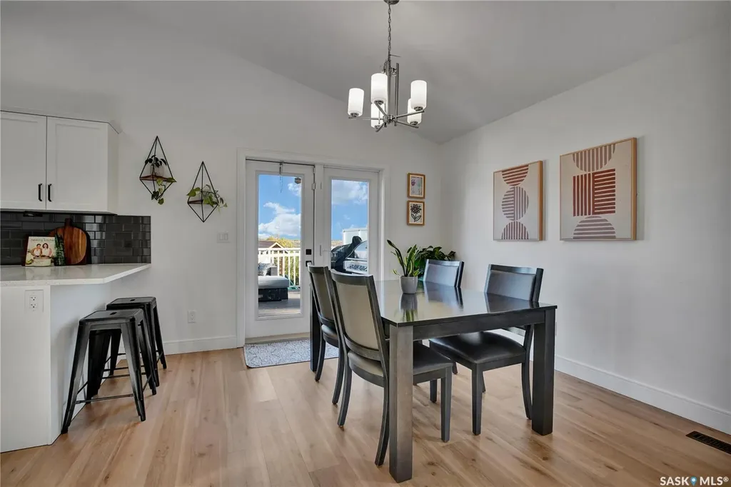 655 Kolynchuk Court Saskatoon SK S7T 0W2