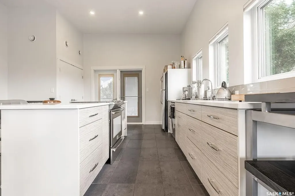 1302 Edward Avenue Saskatoon SK S7K 3B1