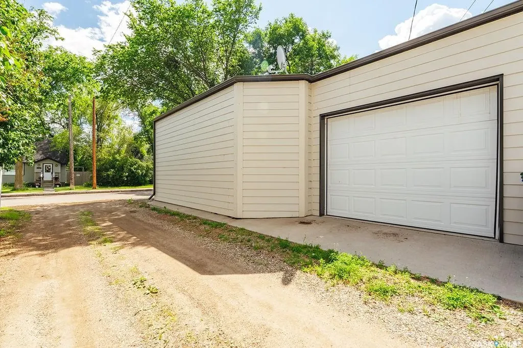 1302 Edward Avenue Saskatoon SK S7K 3B1