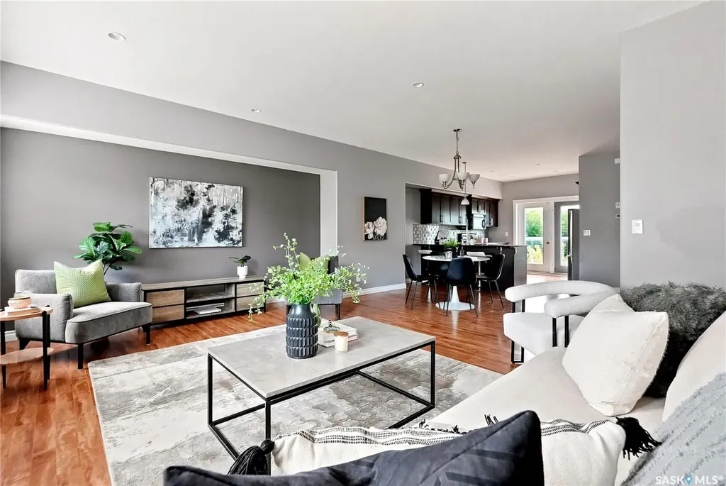 212 Willis Crescent Saskatoon SK S7T 0R6