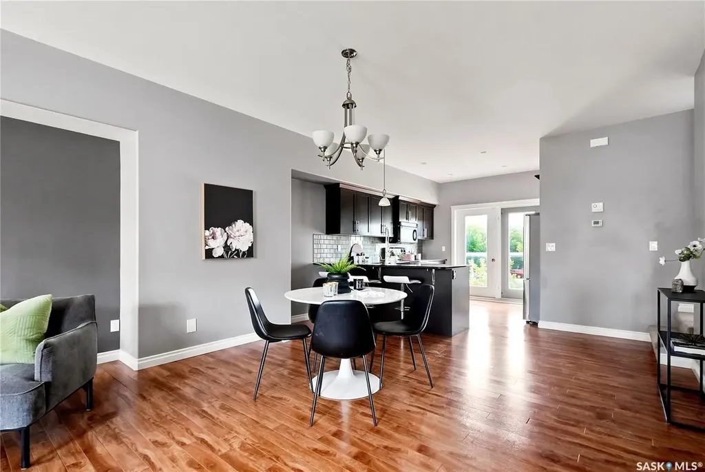 212 Willis Crescent Saskatoon SK S7T 0R6