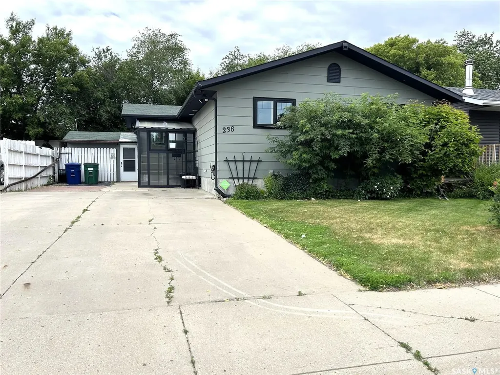 238 Nesbitt Crescent Saskatoon SK S7L 6E7