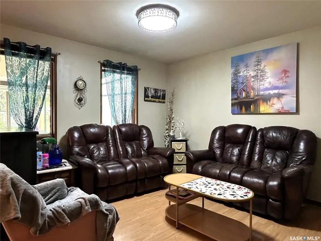 238 Nesbitt Crescent Saskatoon SK S7L 6E7