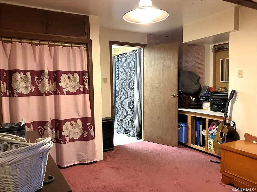 238 Nesbitt Crescent Saskatoon SK S7L 6E7