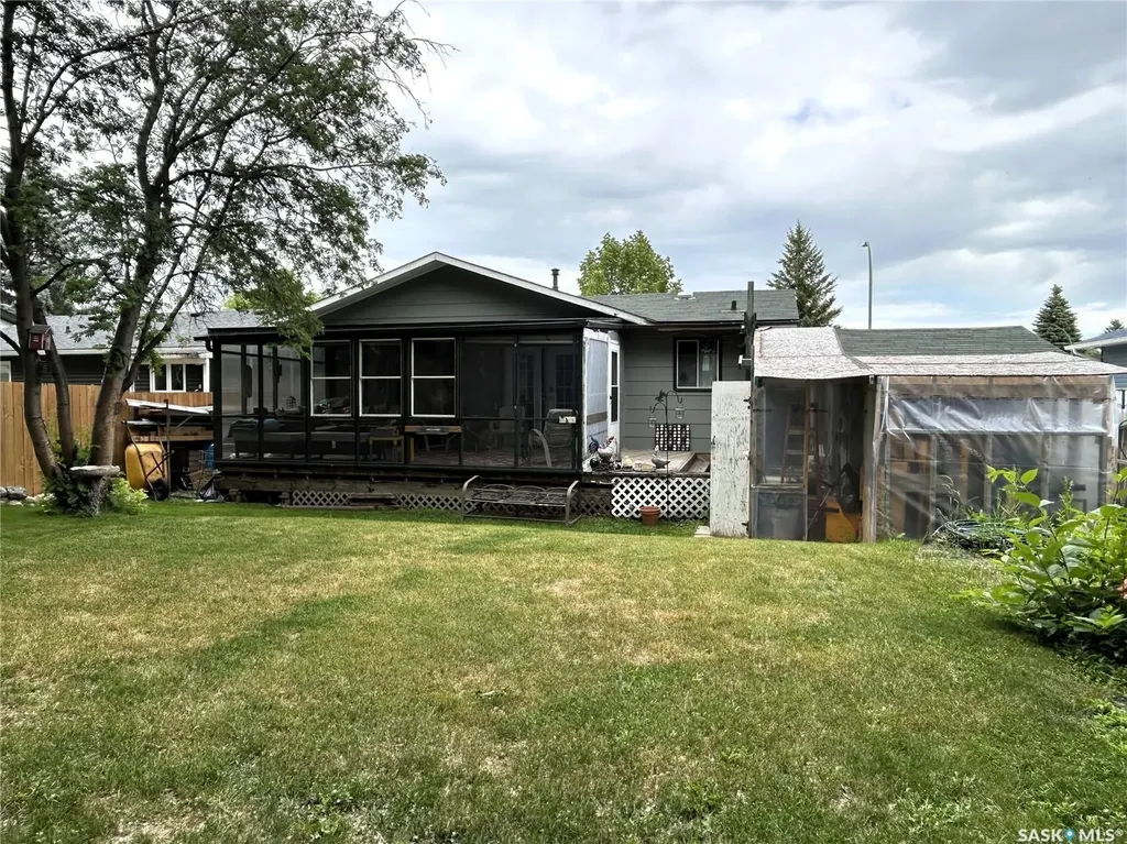 238 Nesbitt Crescent Saskatoon SK S7L 6E7