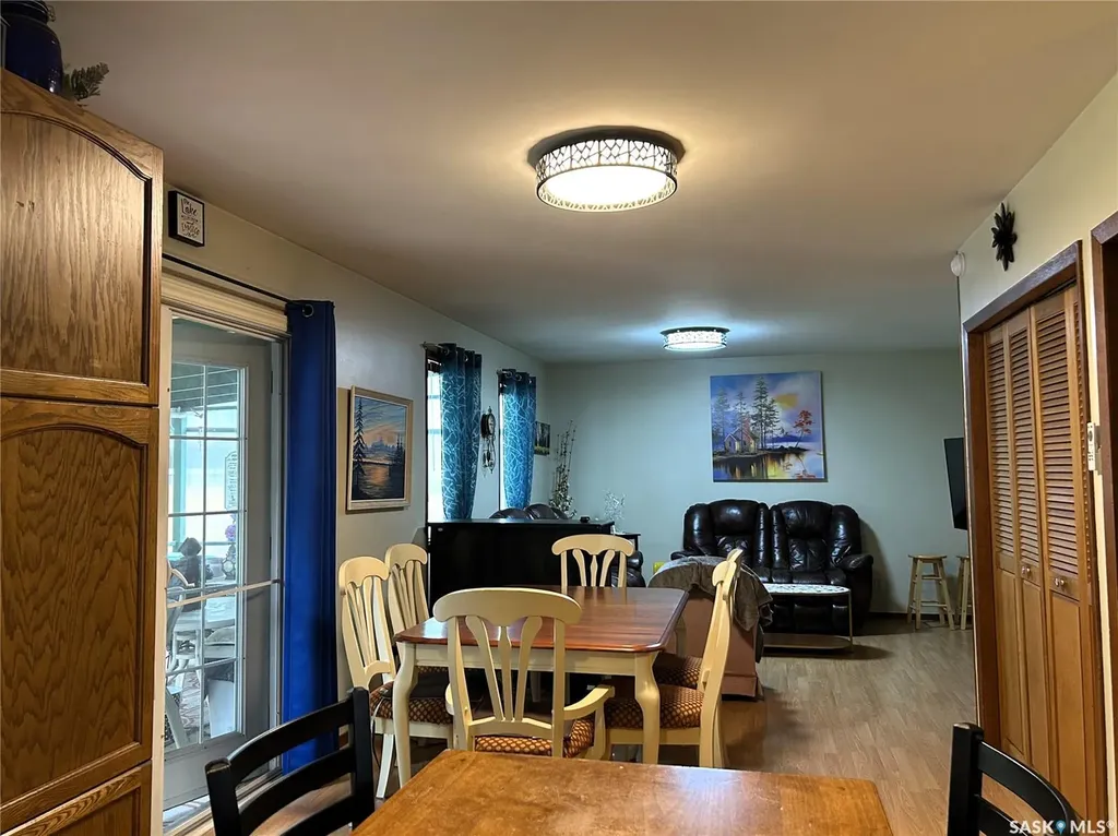 238 Nesbitt Crescent Saskatoon SK S7L 6E7