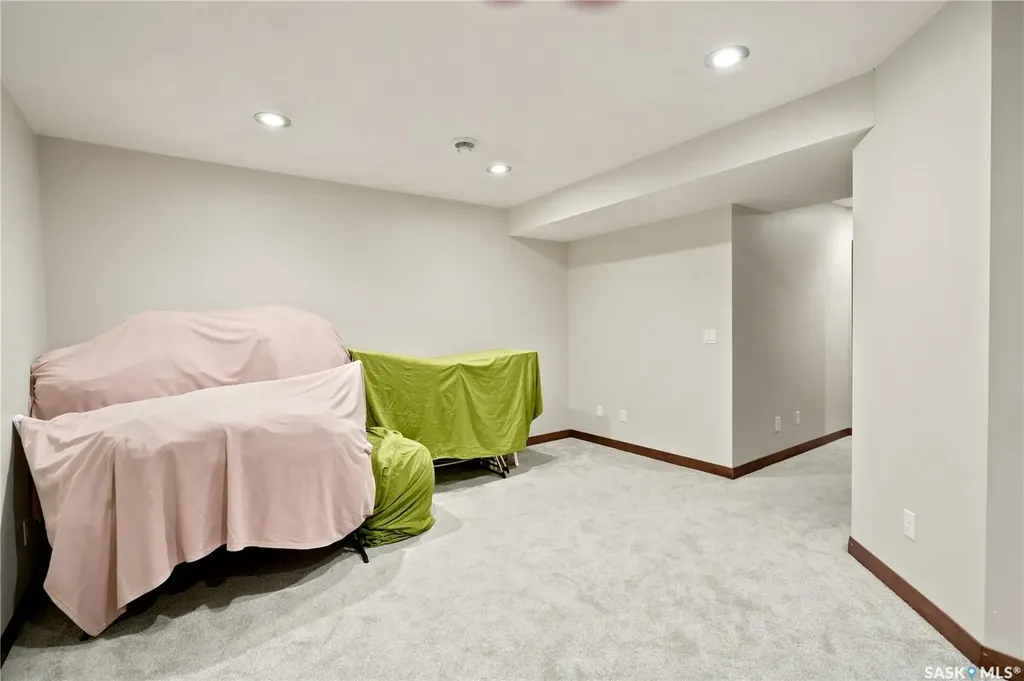 1555 Paton Crescent Saskatoon SK S7W 0V5