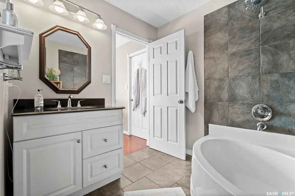 813 Sandy Rise Martensville SK S0K 2T2