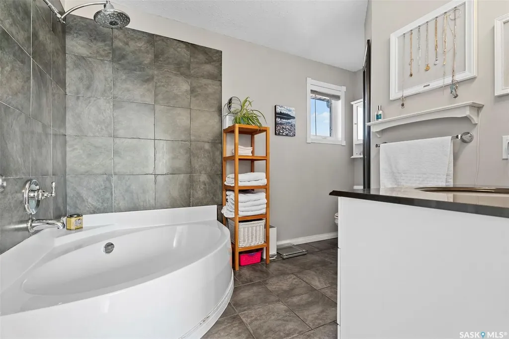 813 Sandy Rise Martensville SK S0K 2T2