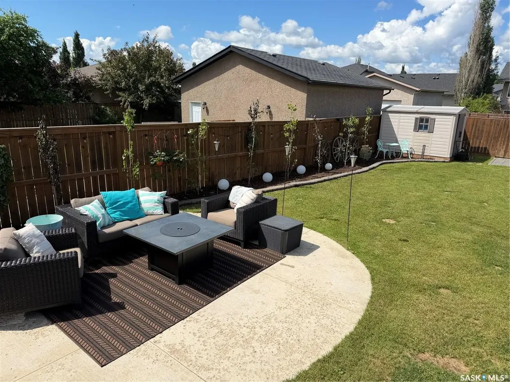 813 Sandy Rise Martensville SK S0K 2T2
