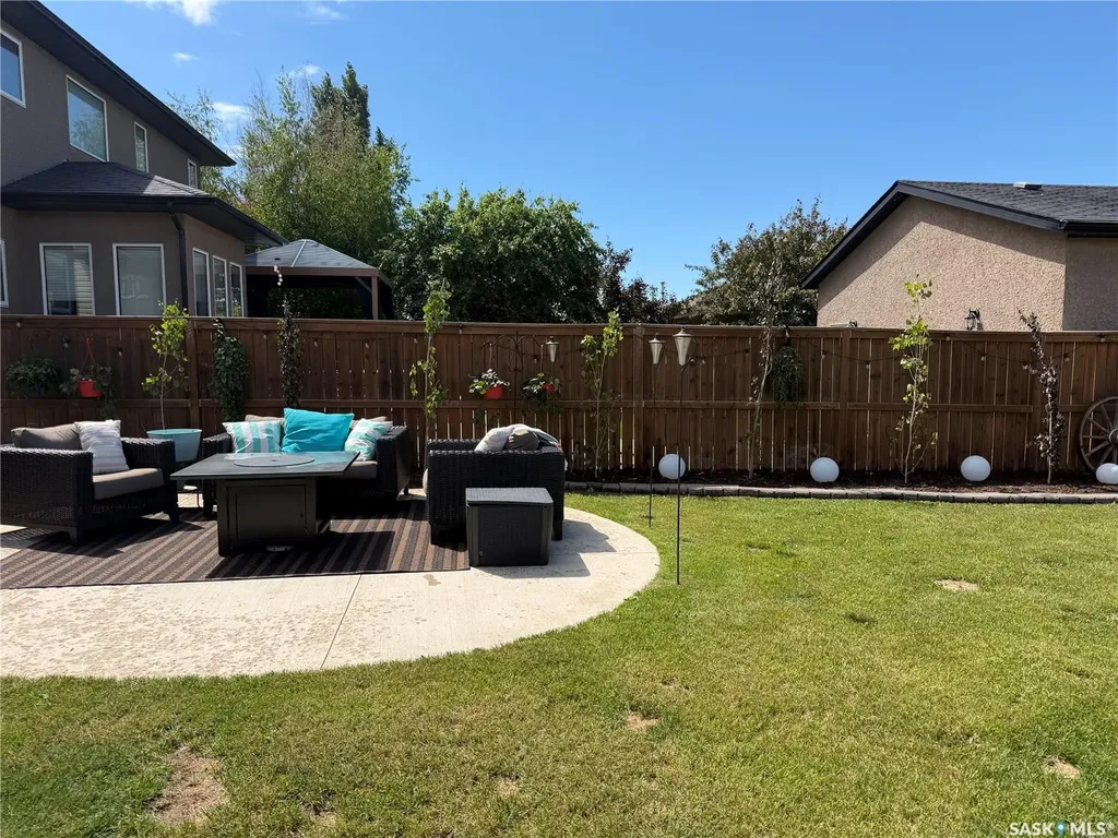 813 Sandy Rise Martensville SK S0K 2T2