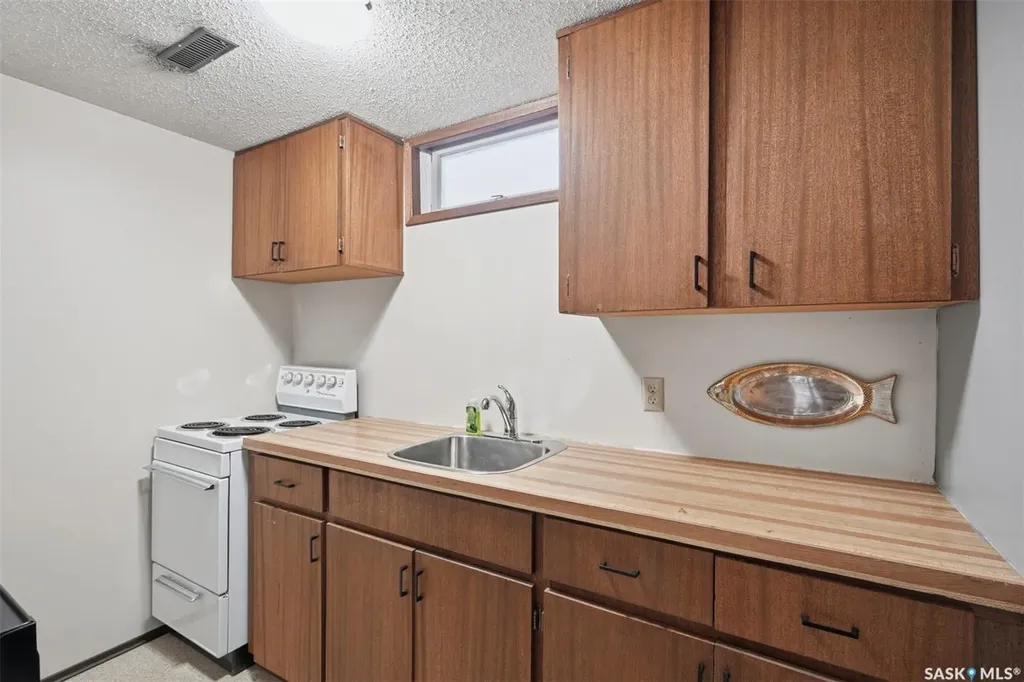 241 Laurentian Drive Saskatoon SK S7H 4R8