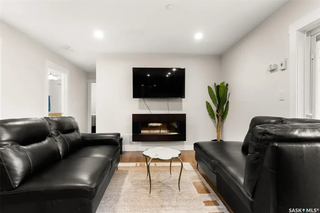 1863 Rae Street Regina SK S4T 2E3