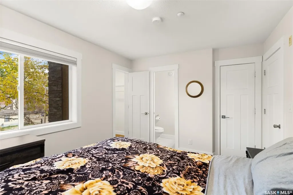 1863 Rae Street Regina SK S4T 2E3