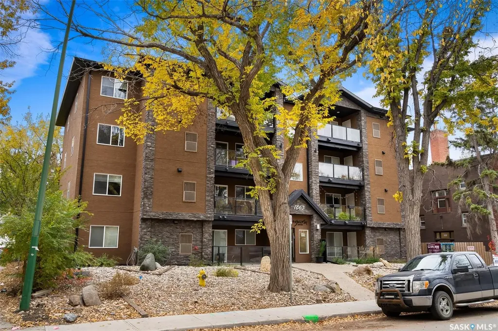 1863 Rae Street Regina SK S4T 2E3