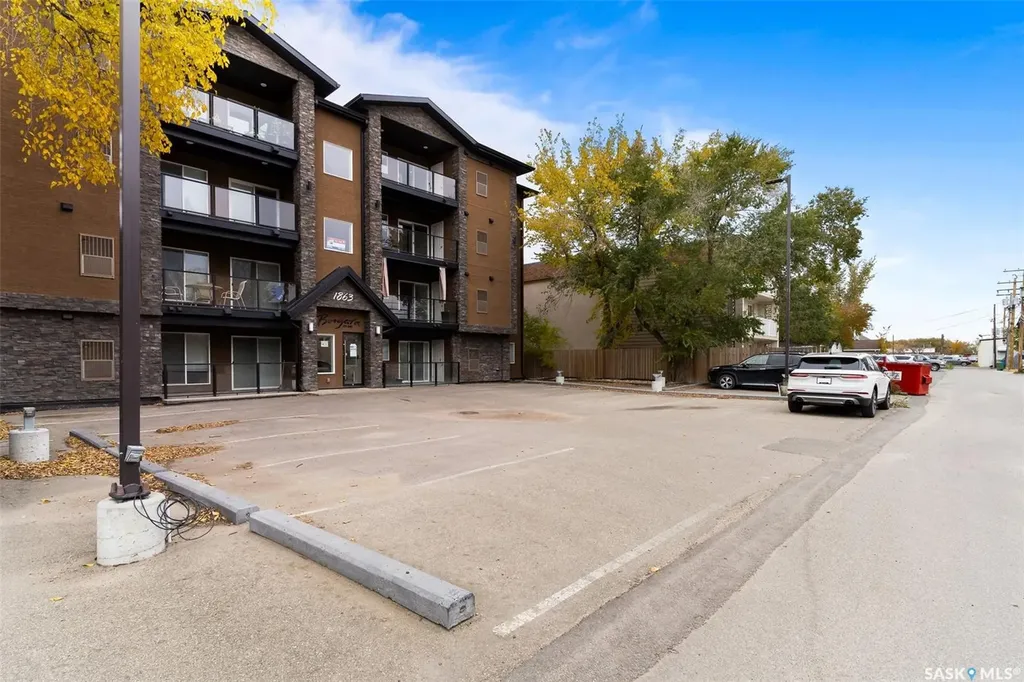 1863 Rae Street Regina SK S4T 2E3