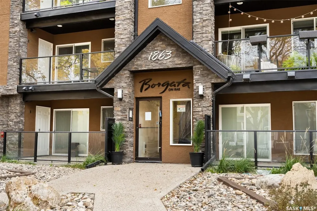 1863 Rae Street Regina SK S4T 2E3