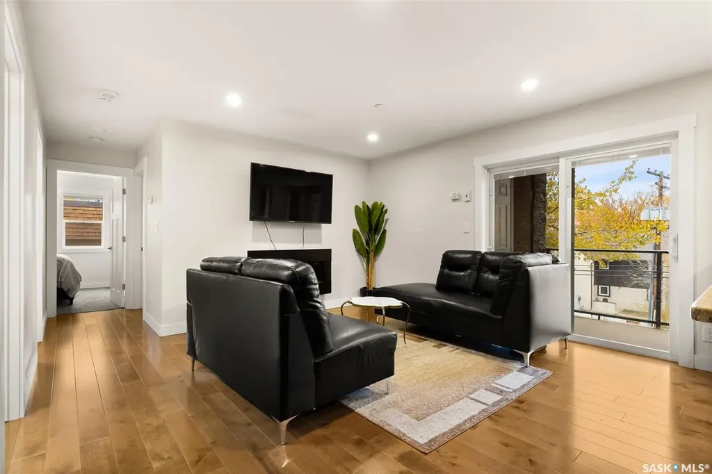 1863 Rae Street Regina SK S4T 2E3