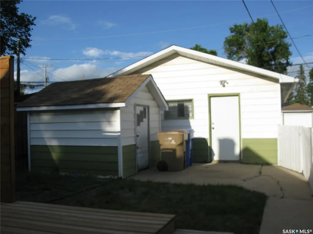 2037 Reynolds Street Regina SK S4N 3M9