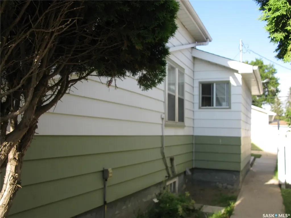 2037 Reynolds Street Regina SK S4N 3M9