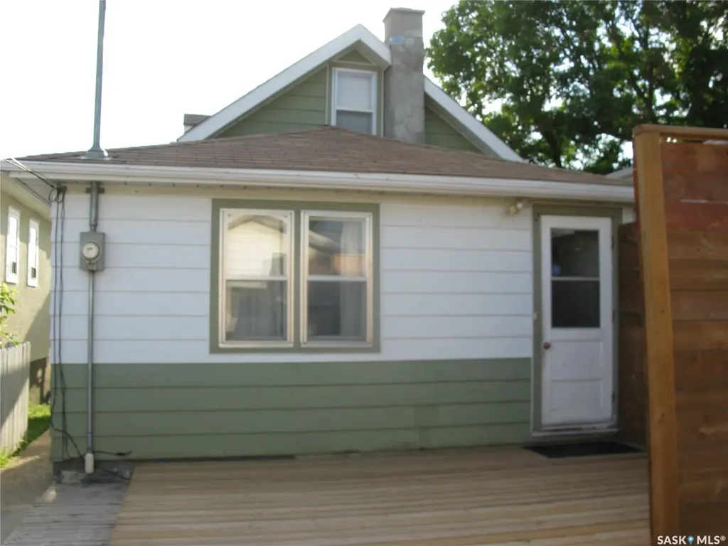 2037 Reynolds Street Regina SK S4N 3M9