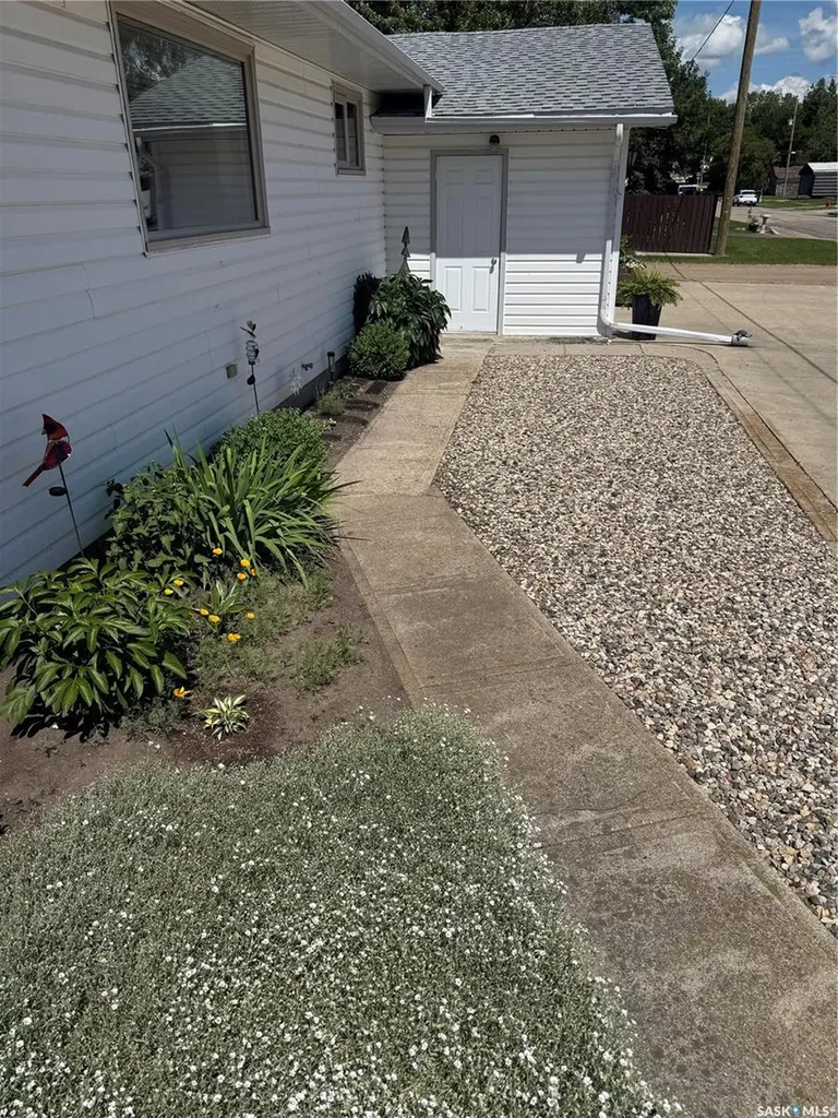 214 Taylor Street Bienfait SK S0C 0M0