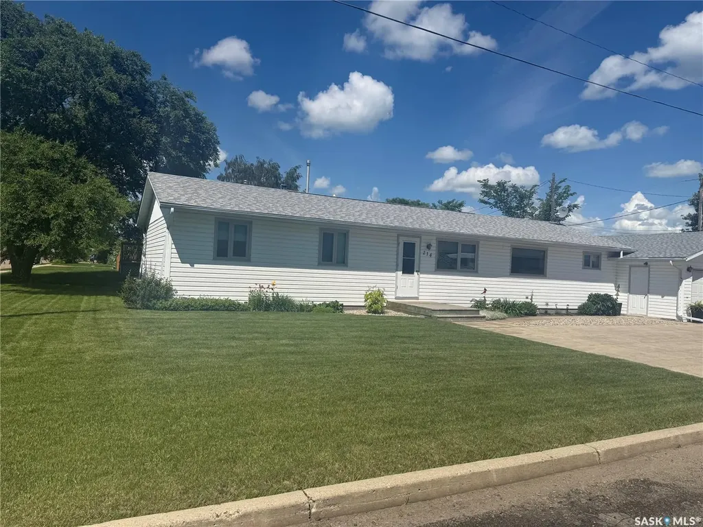 214 Taylor Street Bienfait SK S0C 0M0