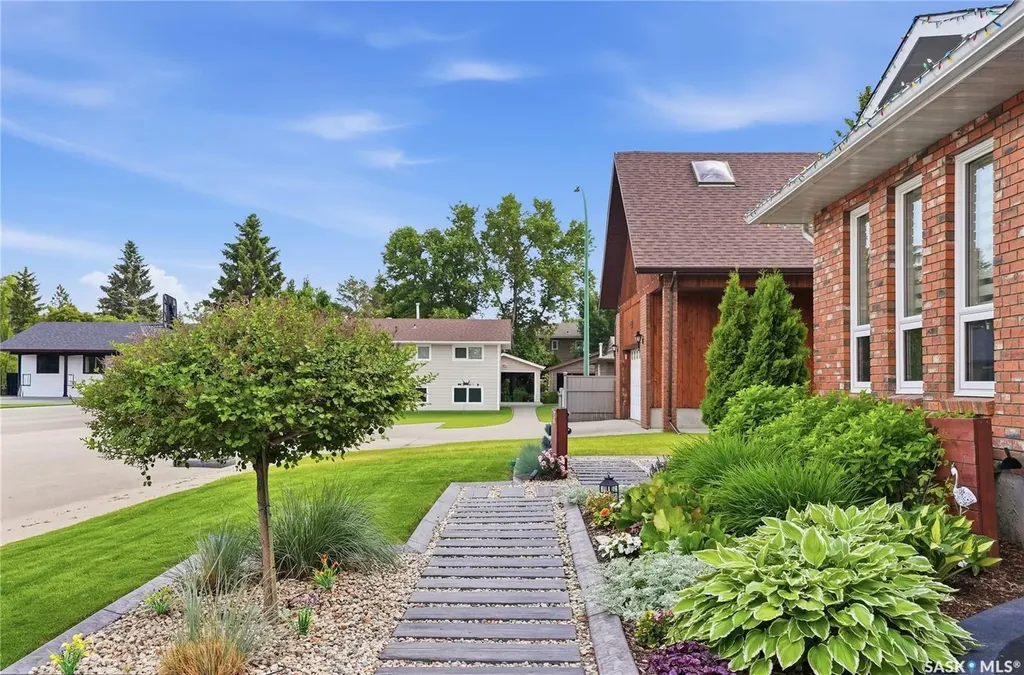 306 Nokomis Place Saskatoon SK S7K 5E2