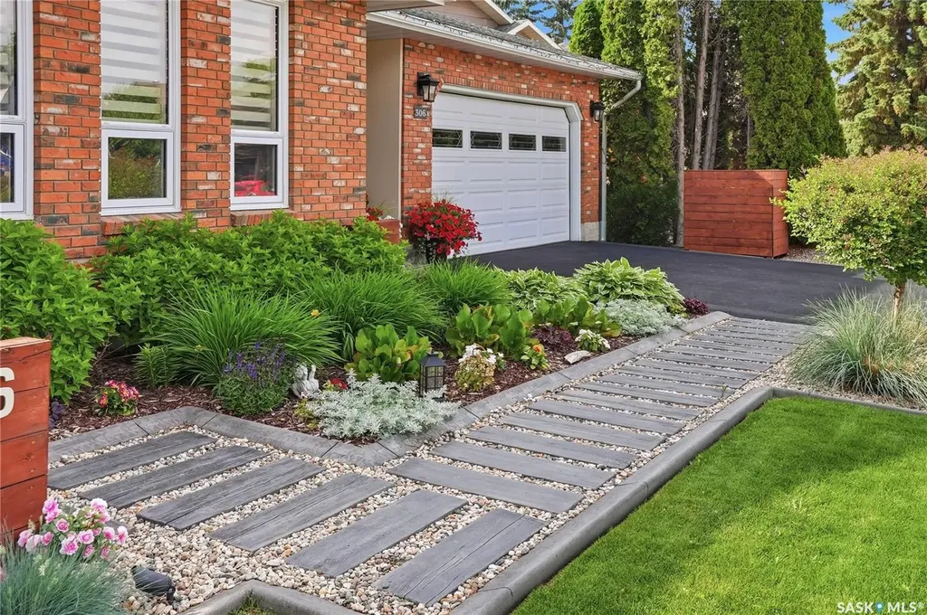306 Nokomis Place Saskatoon SK S7K 5E2