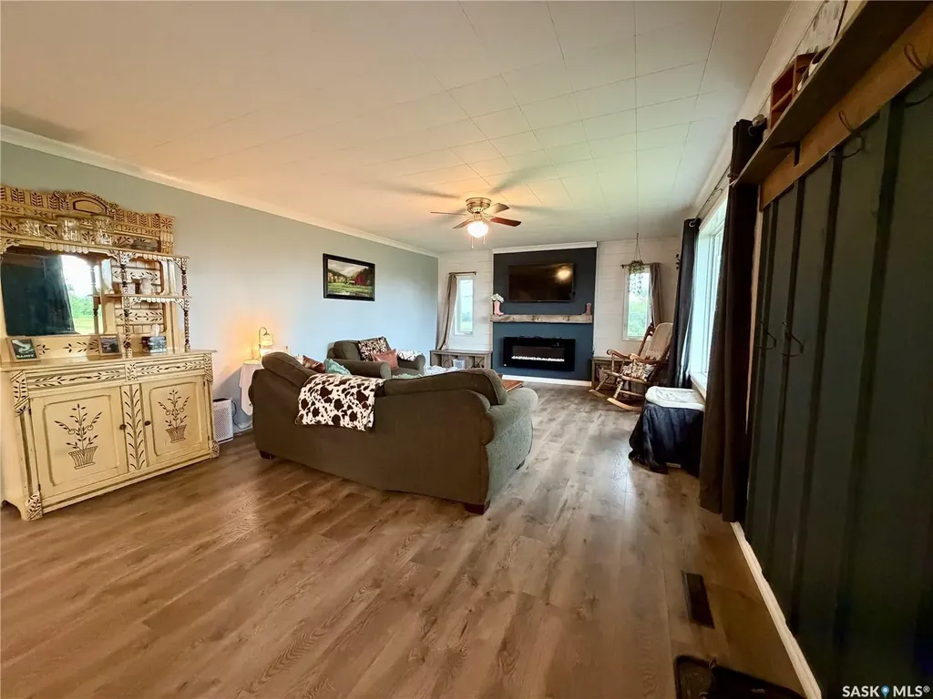 4 Saskatchewan Avenue Tuxford SK S0H 4C0