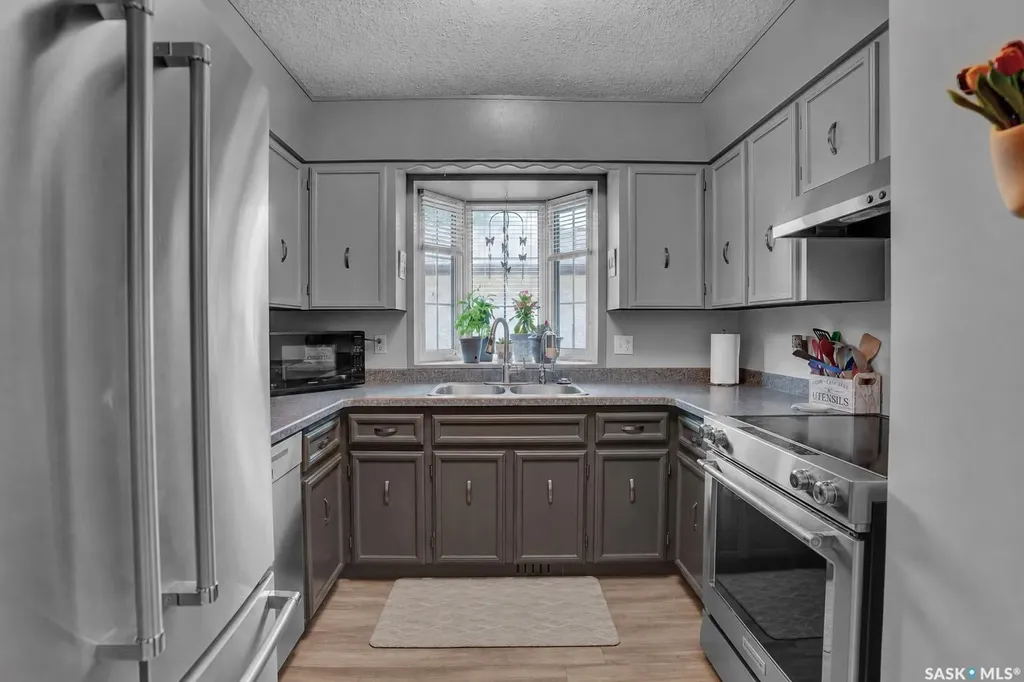 785 Bard Crescent N Regina SK S4X 2L1