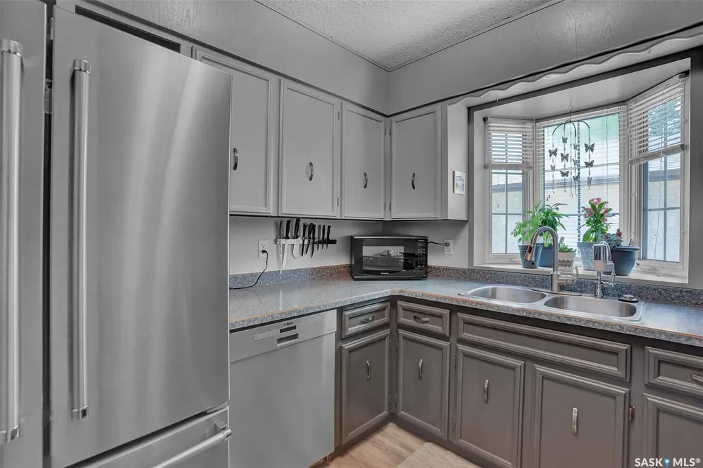 785 Bard Crescent N Regina SK S4X 2L1