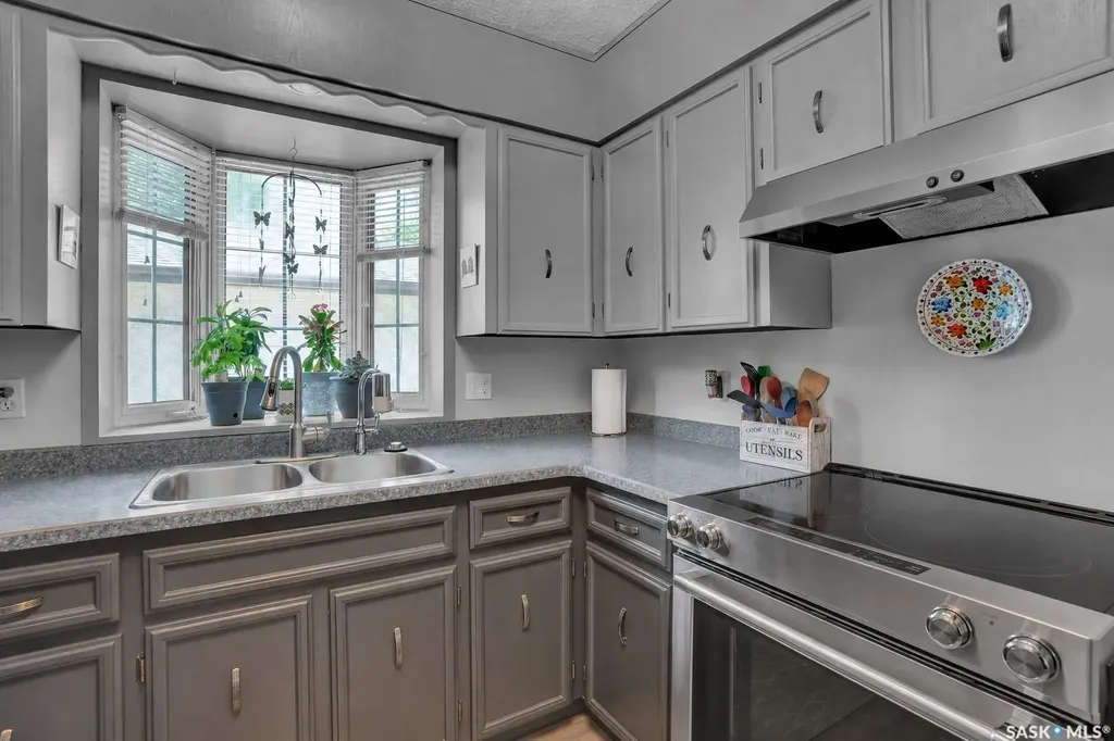 785 Bard Crescent N Regina SK S4X 2L1