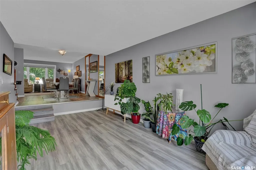 785 Bard Crescent N Regina SK S4X 2L1