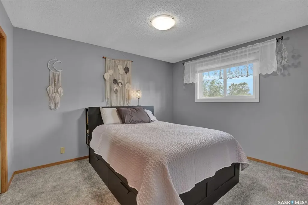 785 Bard Crescent N Regina SK S4X 2L1