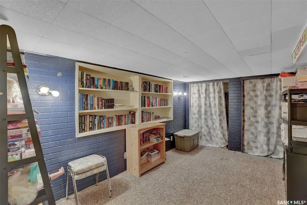 785 Bard Crescent N Regina SK S4X 2L1