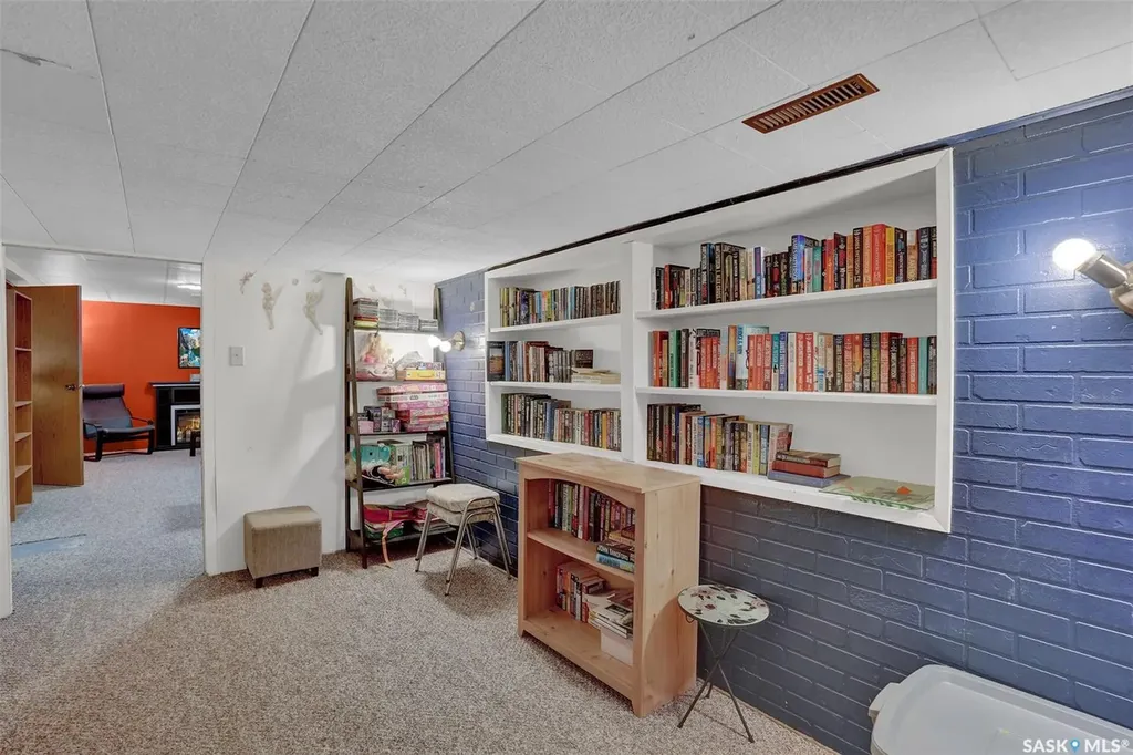 785 Bard Crescent N Regina SK S4X 2L1