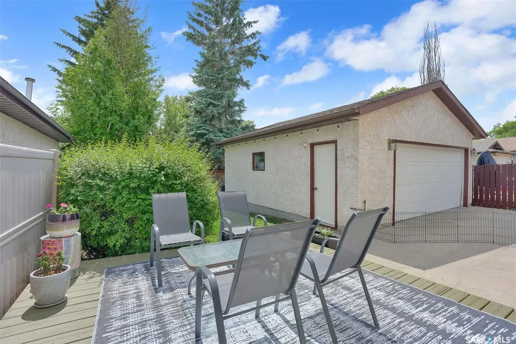 785 Bard Crescent N Regina SK S4X 2L1
