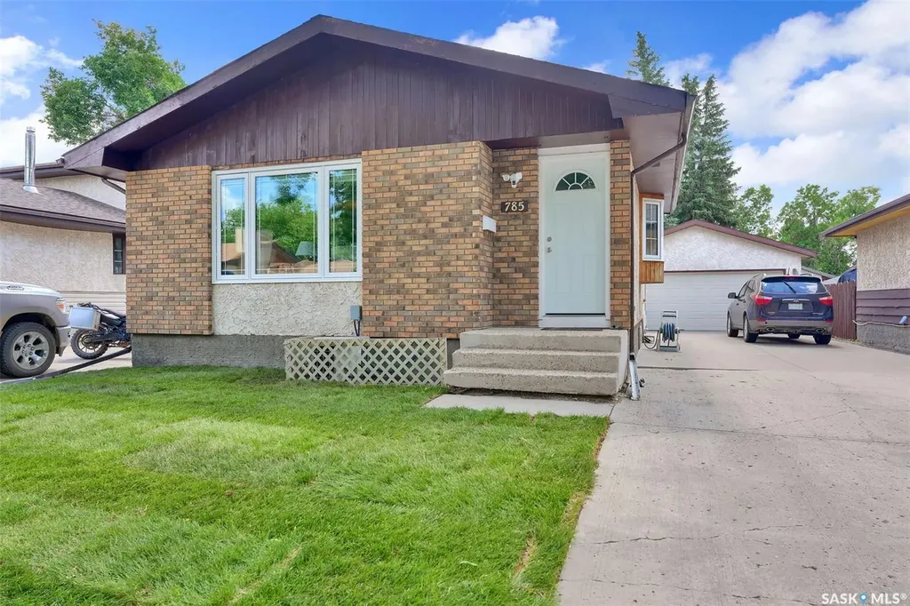 785 Bard Crescent N Regina SK S4X 2L1