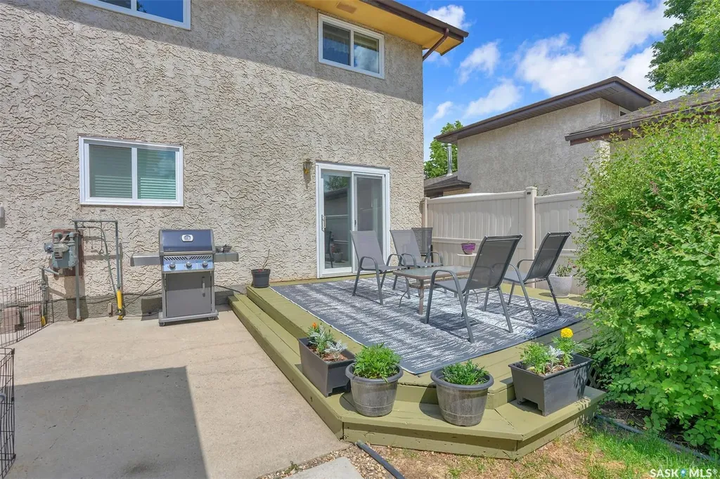 785 Bard Crescent N Regina SK S4X 2L1