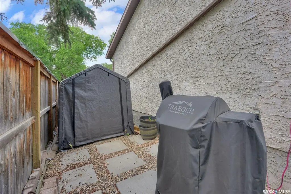 785 Bard Crescent N Regina SK S4X 2L1