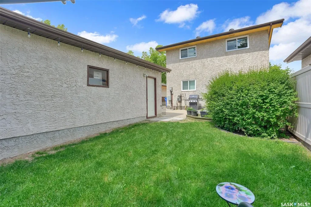 785 Bard Crescent N Regina SK S4X 2L1