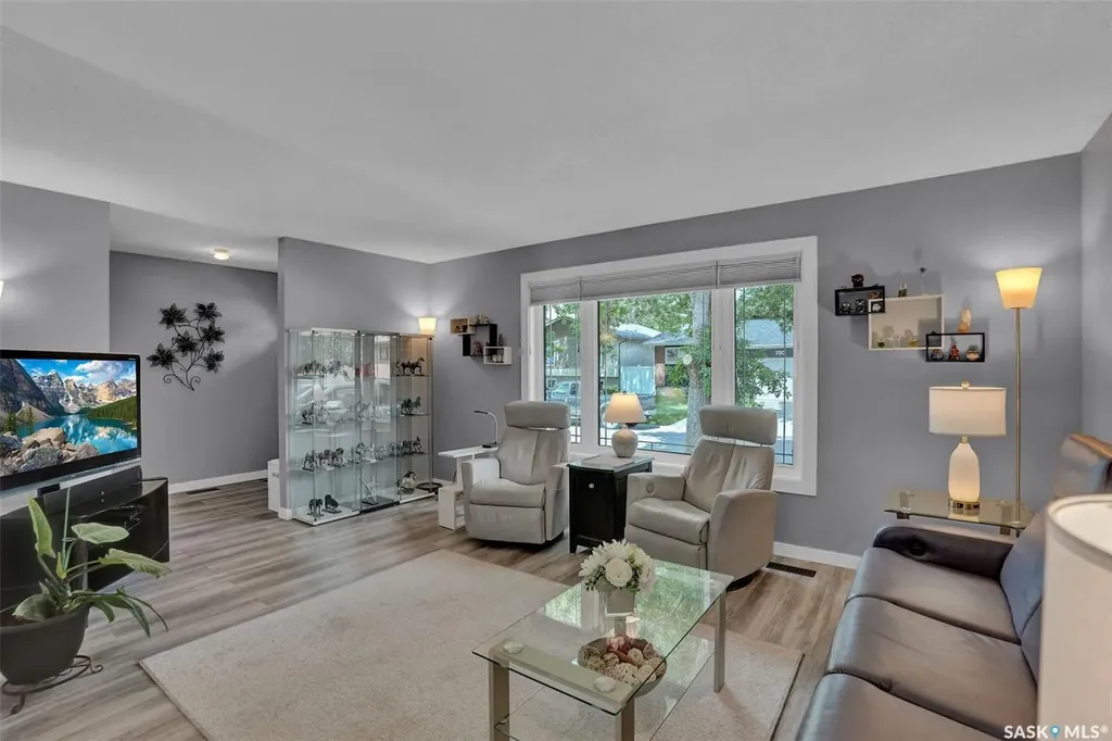 785 Bard Crescent N Regina SK S4X 2L1