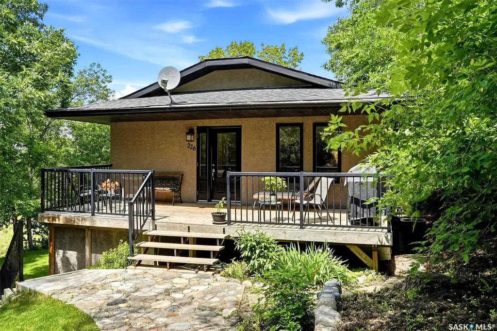 226 Daly Avenue Regina Beach SK S0G 4C0