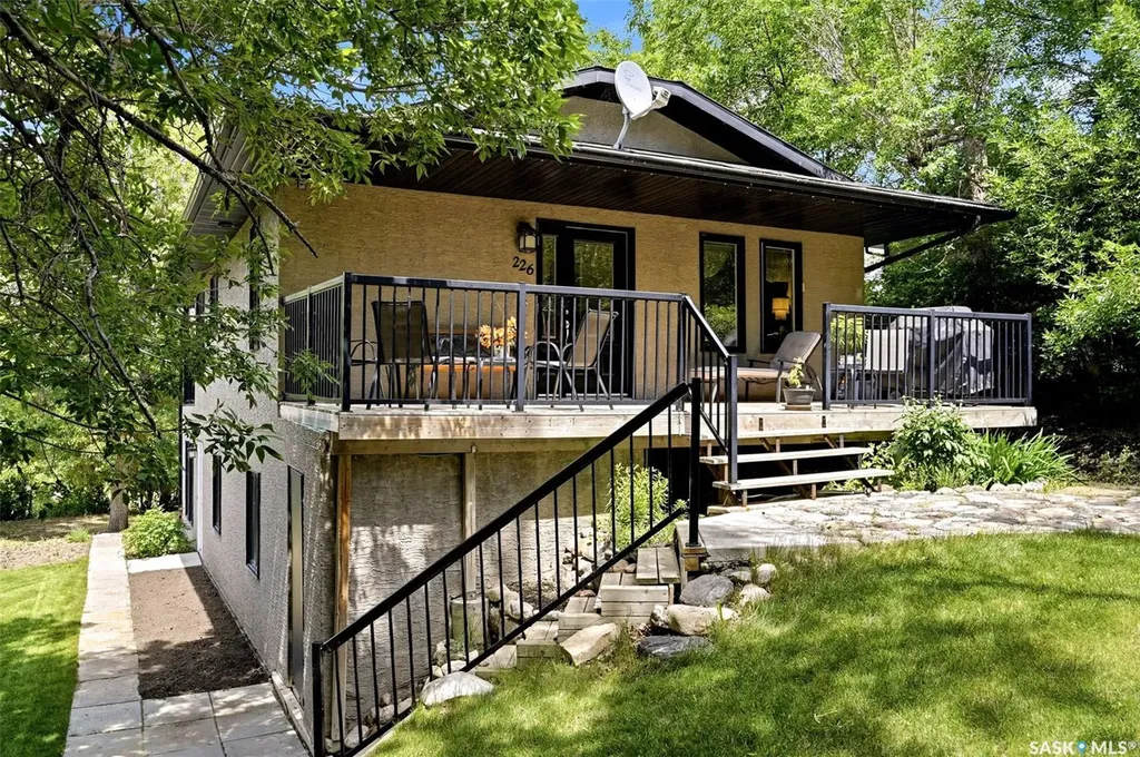 226 Daly Avenue Regina Beach SK S0G 4C0