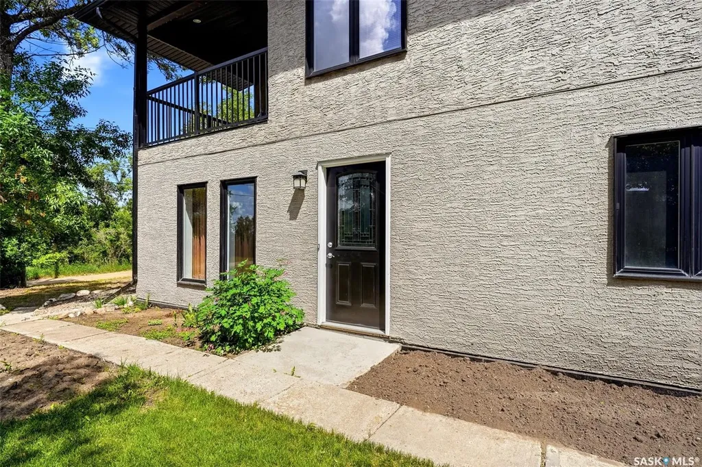 226 Daly Avenue Regina Beach SK S0G 4C0