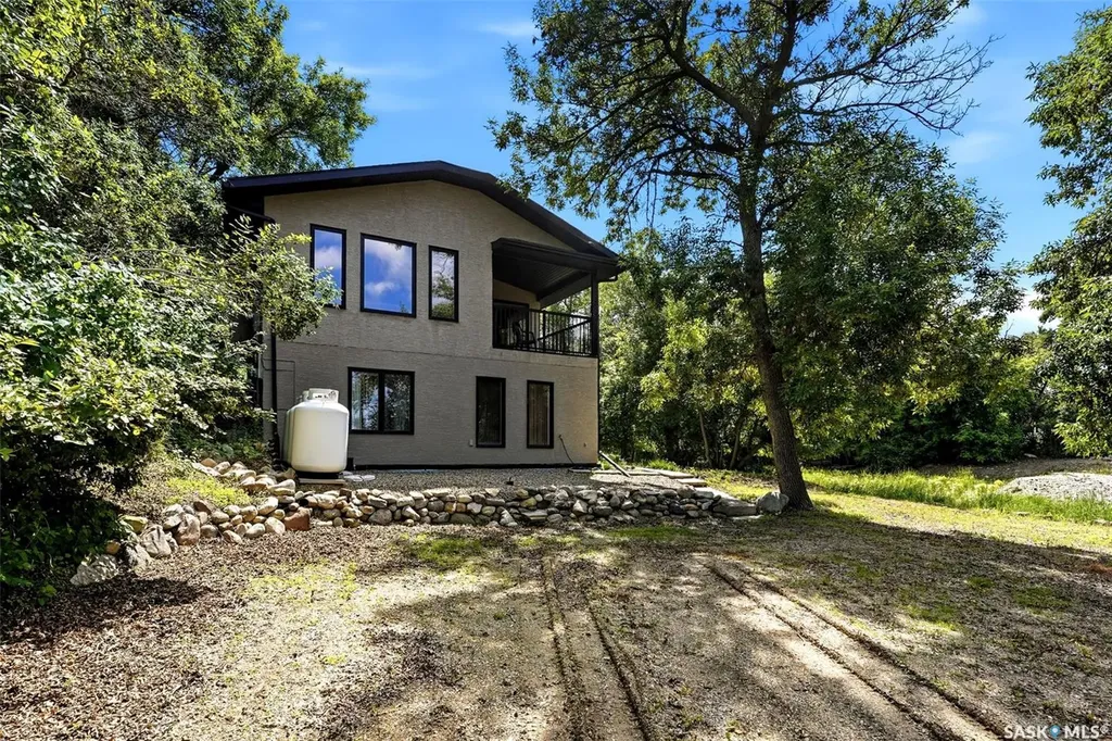 226 Daly Avenue Regina Beach SK S0G 4C0