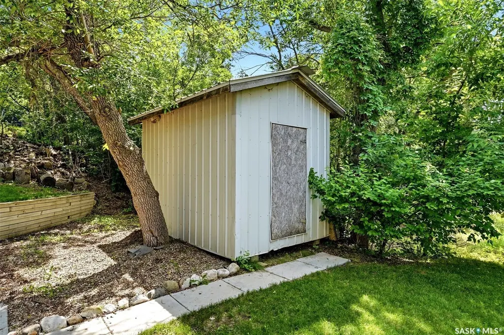 226 Daly Avenue Regina Beach SK S0G 4C0